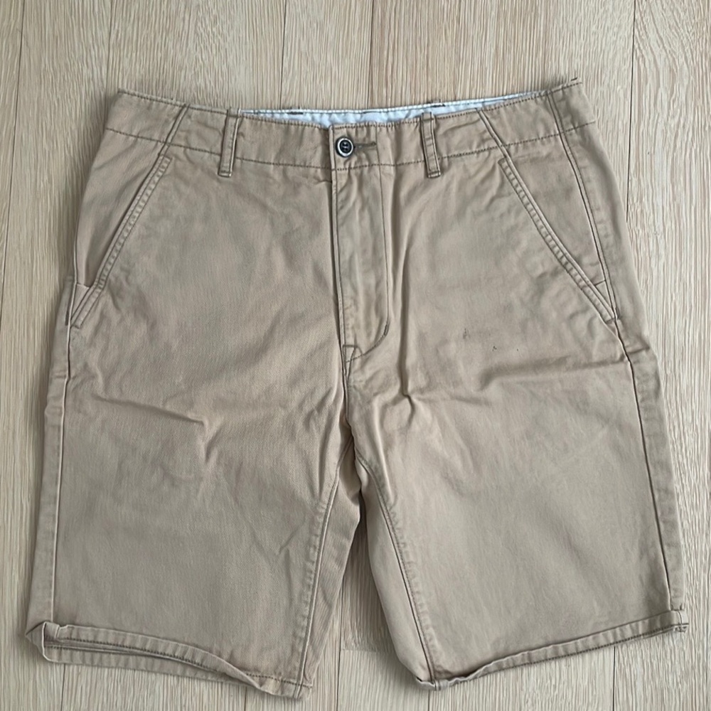 Levi’s Tan Short, Size 30-31 (S)